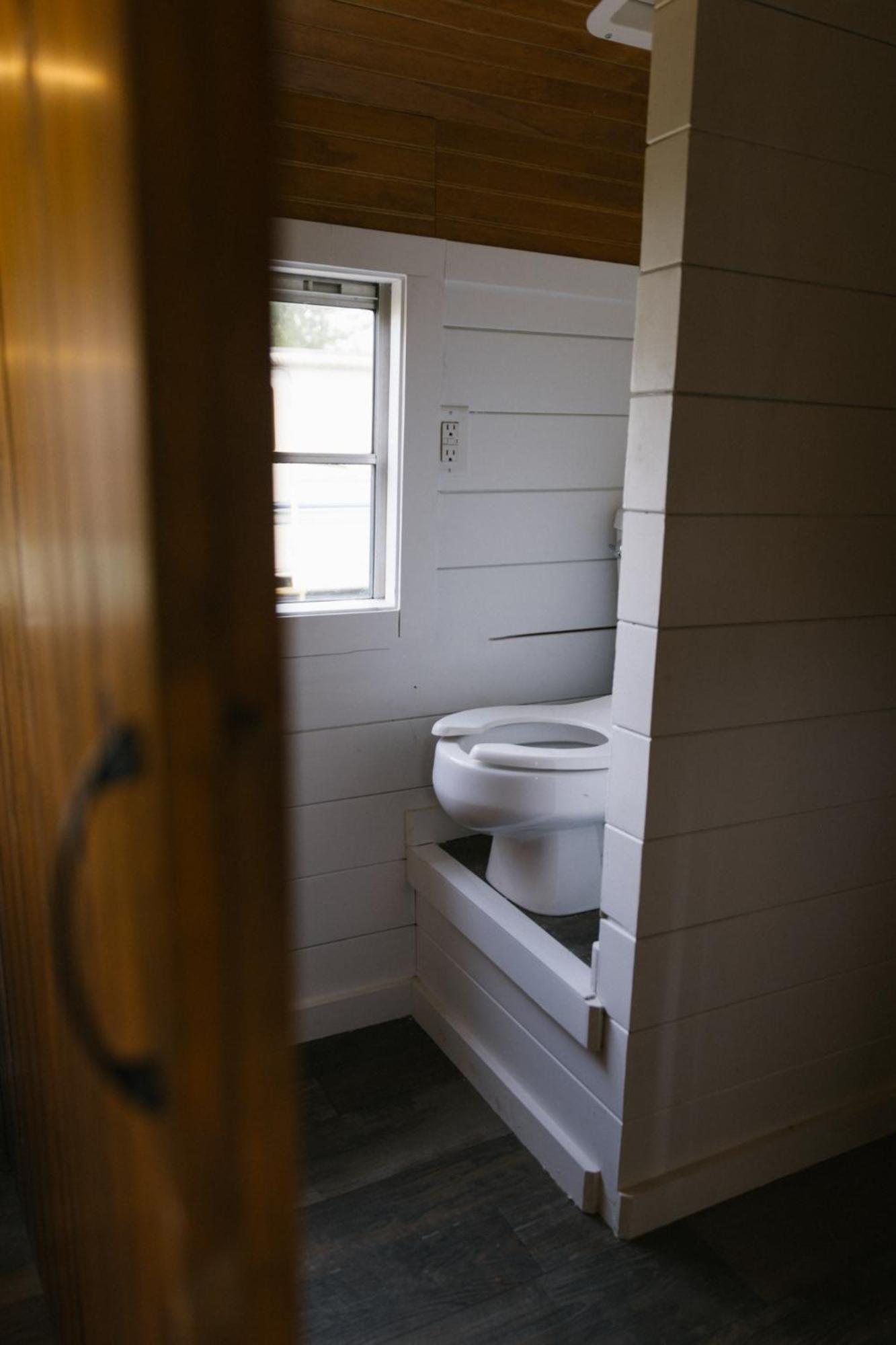 Route 6 Campground Gaines Room photo