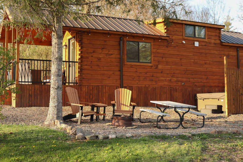 Route 6 Campground Gaines Room photo